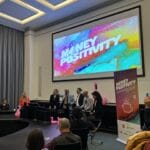 Podium von Money Positivity auf dem Hamburger Börsentag