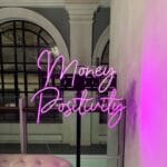 Money Positivity Schriftzug auf dem Börsentag Hamburg